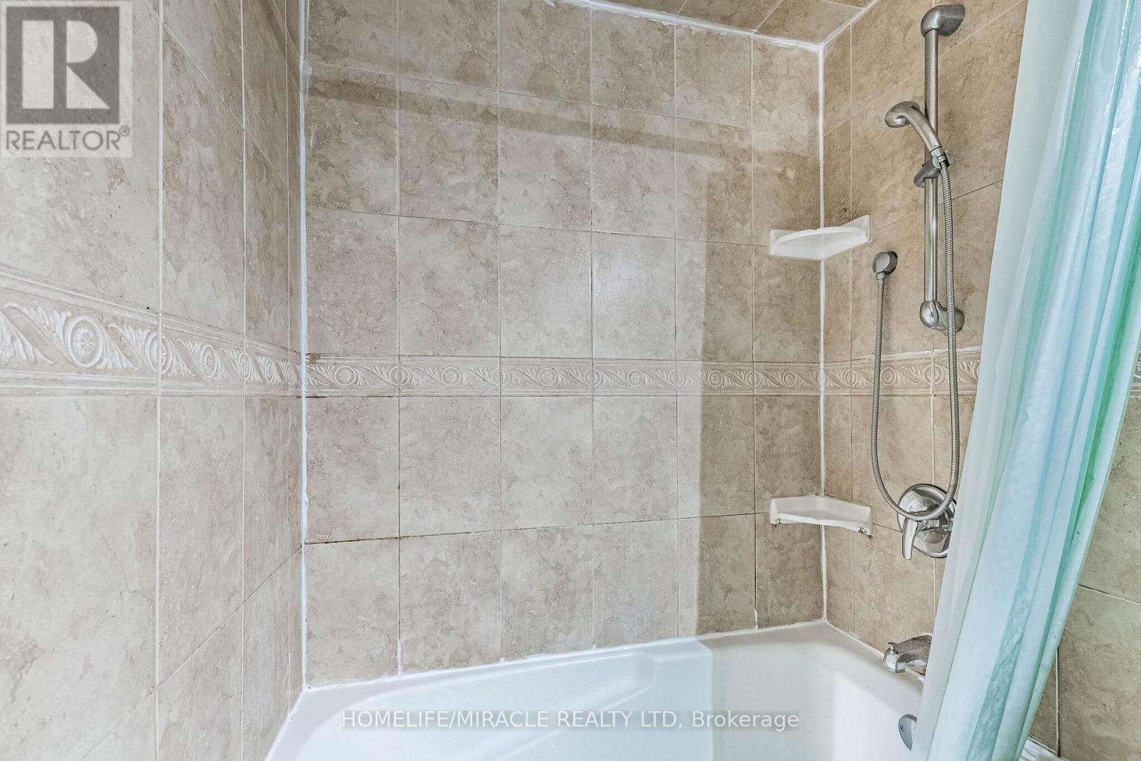 2335 Council Ring Road, Mississauga, ON - Indoor Photo Showing Bathroom