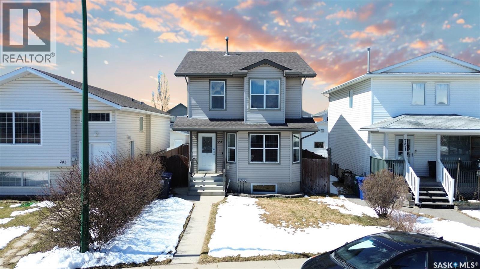 747 Rutherford Lane, Saskatoon, SK - Outdoor With Facade