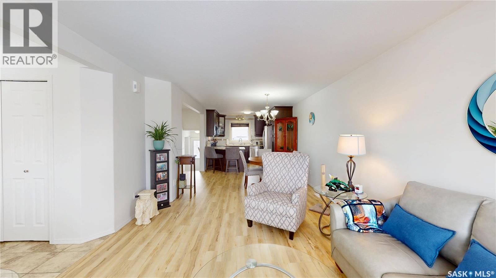 747 Rutherford Lane, Saskatoon, SK - Indoor Photo Showing Living Room