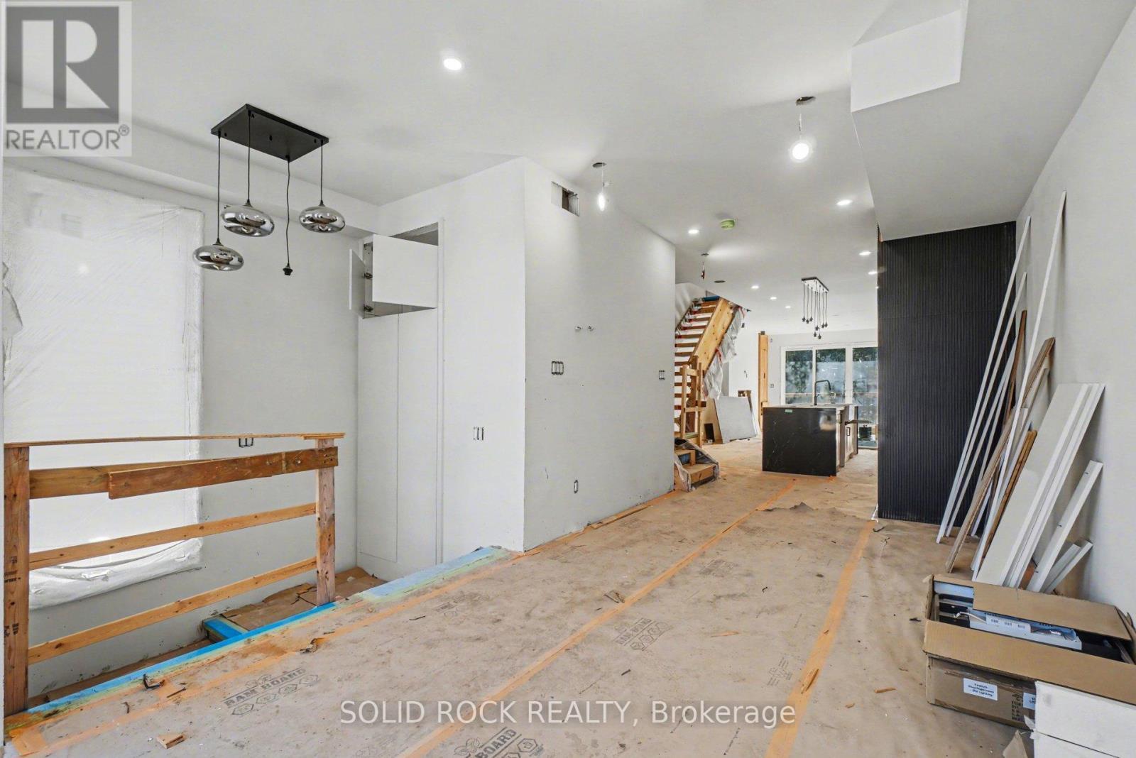 840 Alpine Avenue, Ottawa, ON - Indoor Photo Showing Other Room