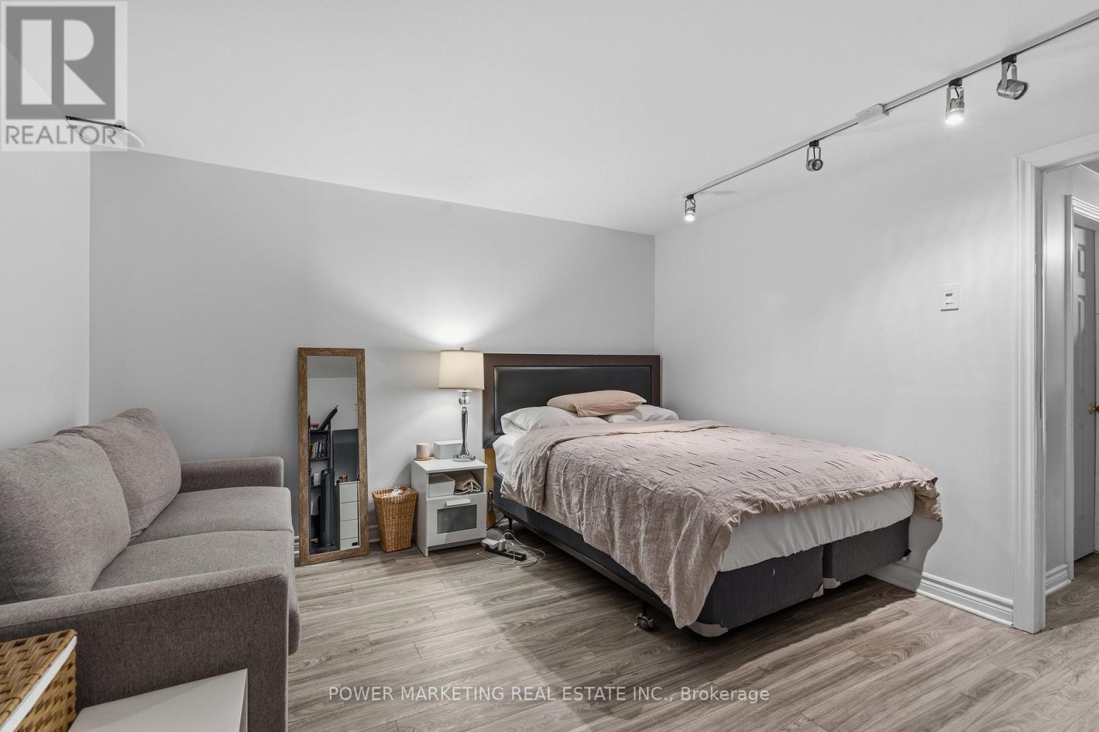 160 Rushford Private, Ottawa, ON - Indoor Photo Showing Bedroom