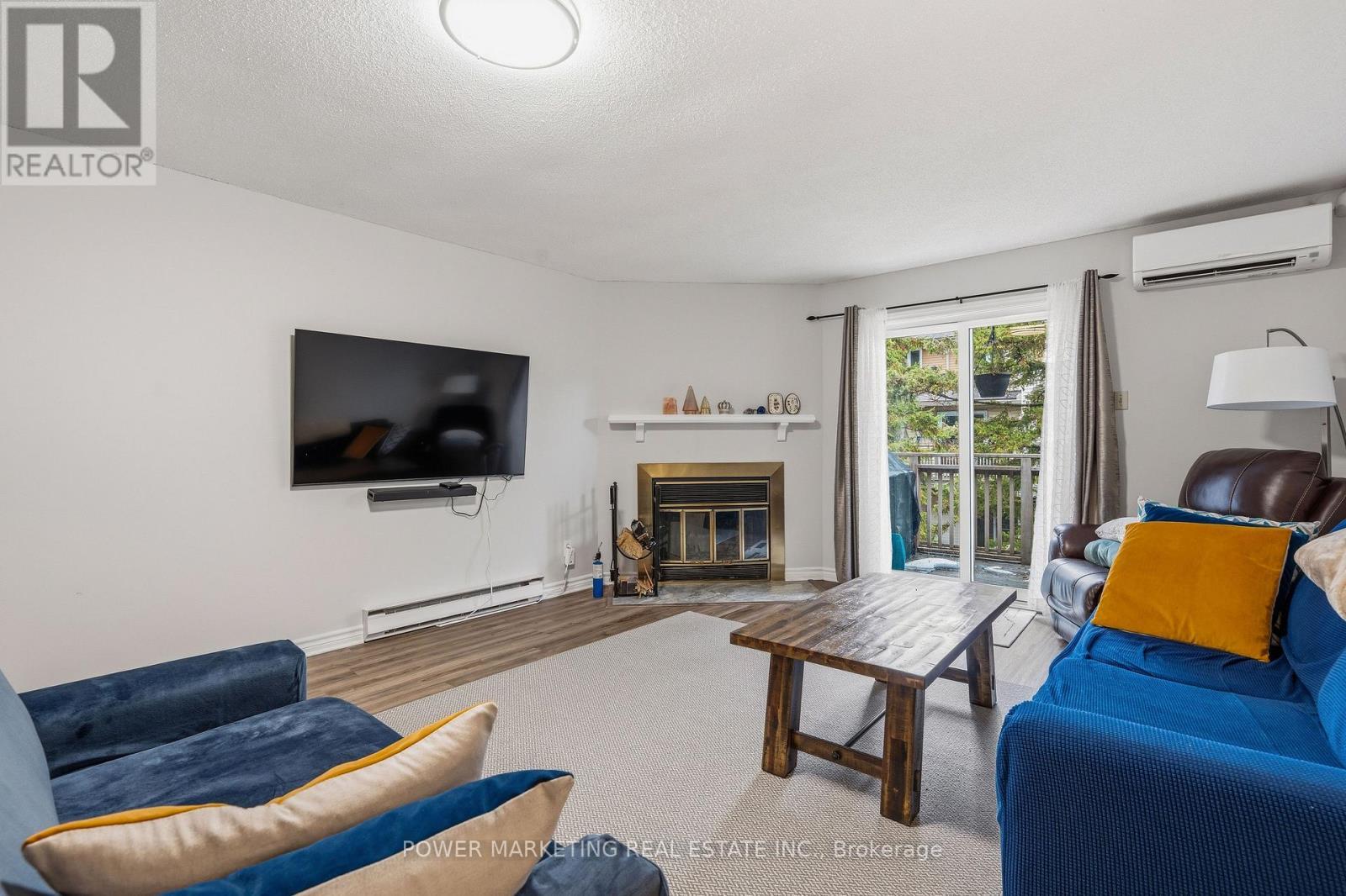 160 Rushford Private, Ottawa, ON - Indoor Photo Showing Living Room With Fireplace