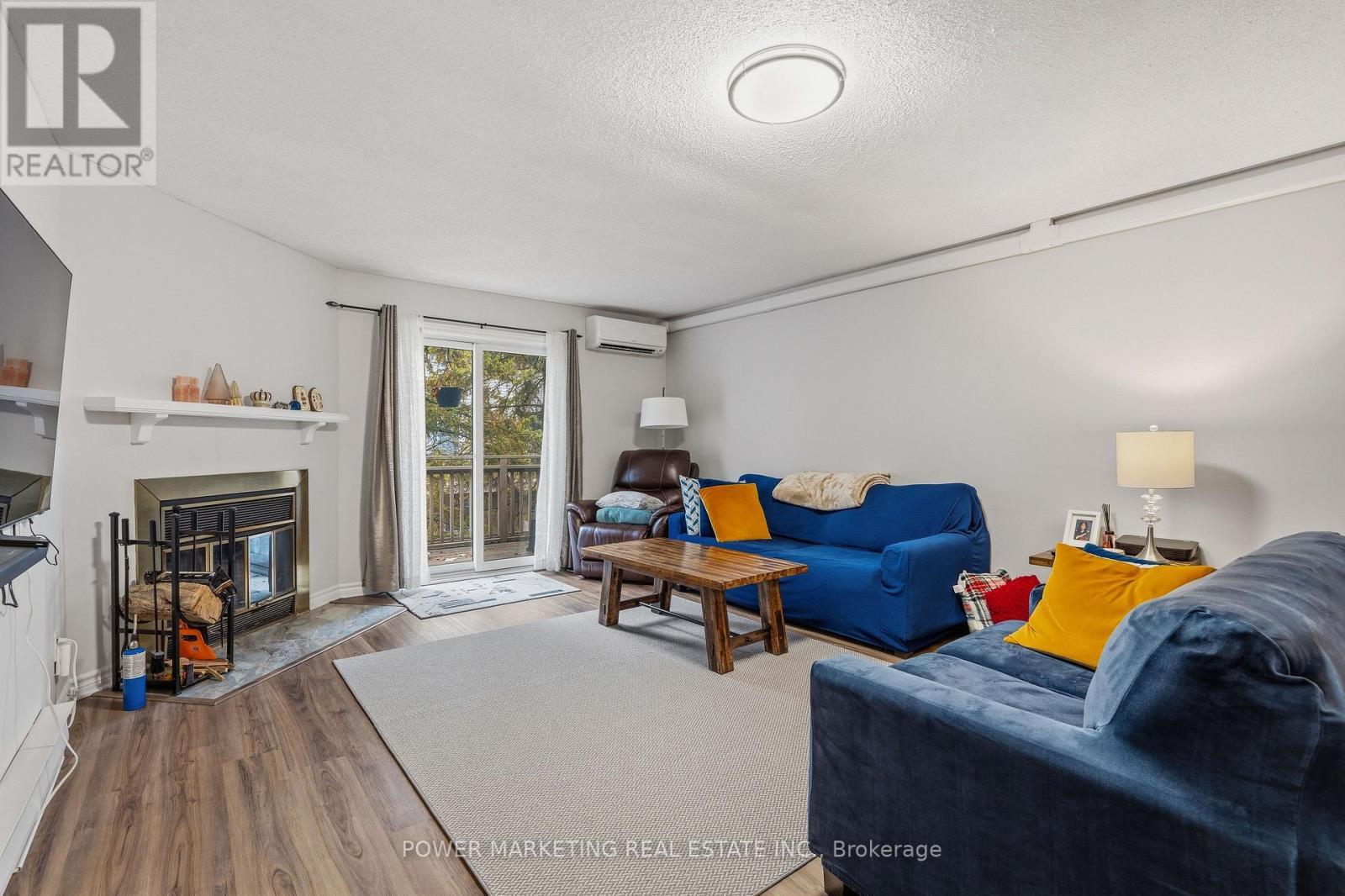 160 Rushford Private, Ottawa, ON - Indoor Photo Showing Living Room With Fireplace