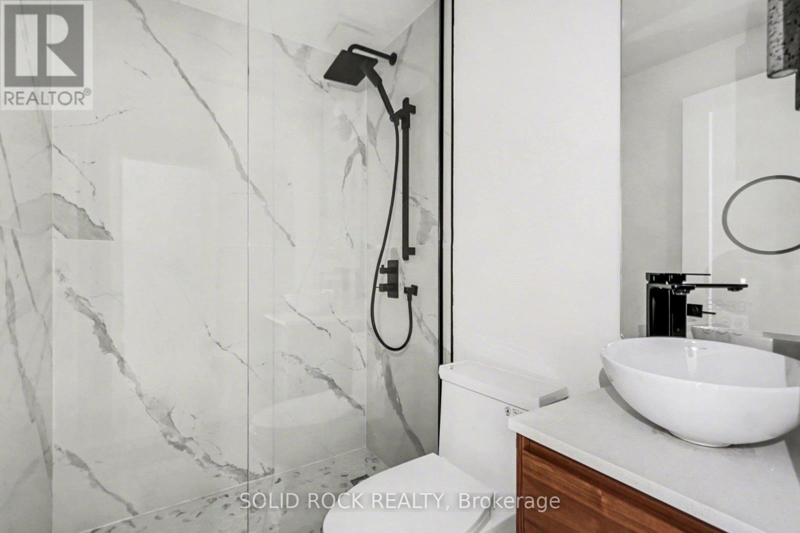 Ensuite for Bedroom 2 - 826 Alpine Avenue, Ottawa, ON - Indoor Photo Showing Bathroom