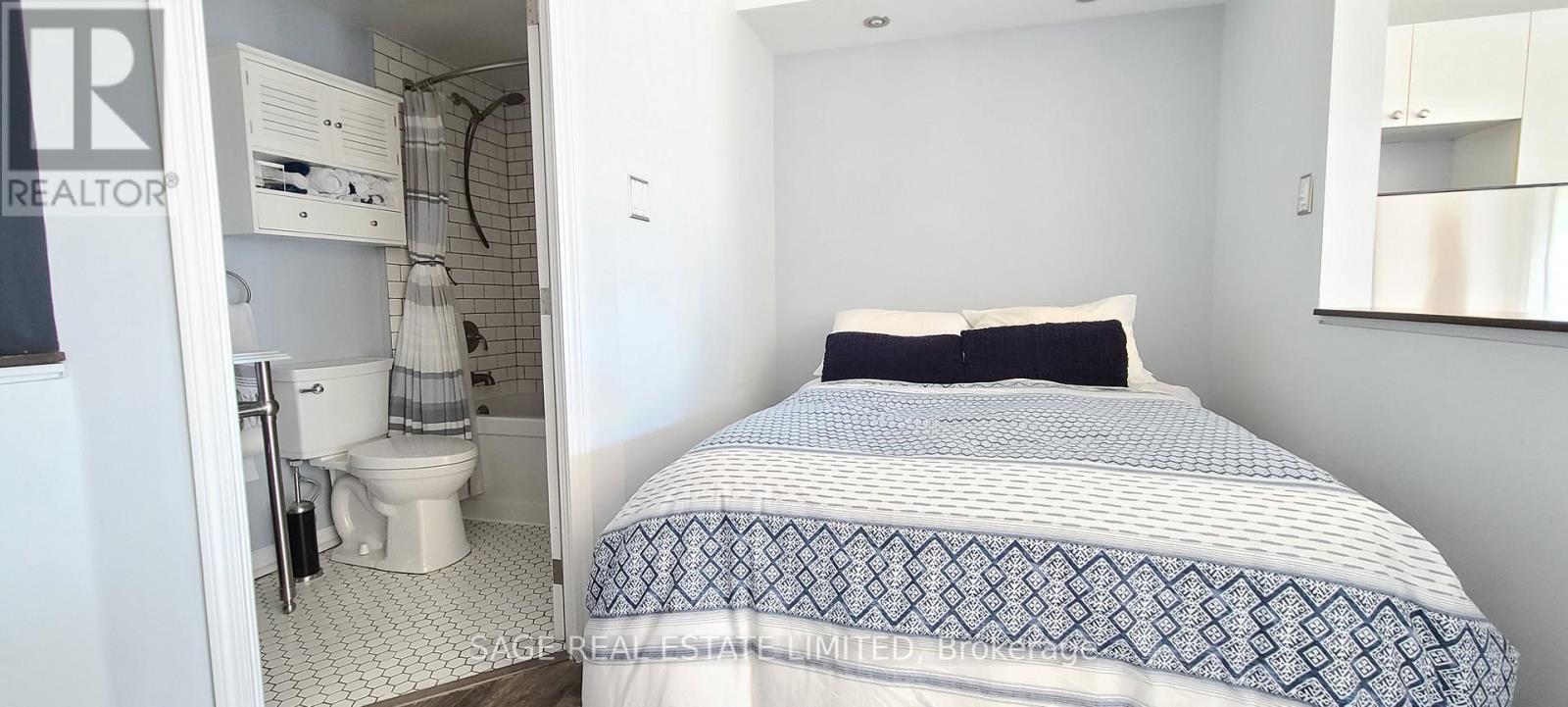 438 - 550 Front Street W, Toronto, ON - Indoor