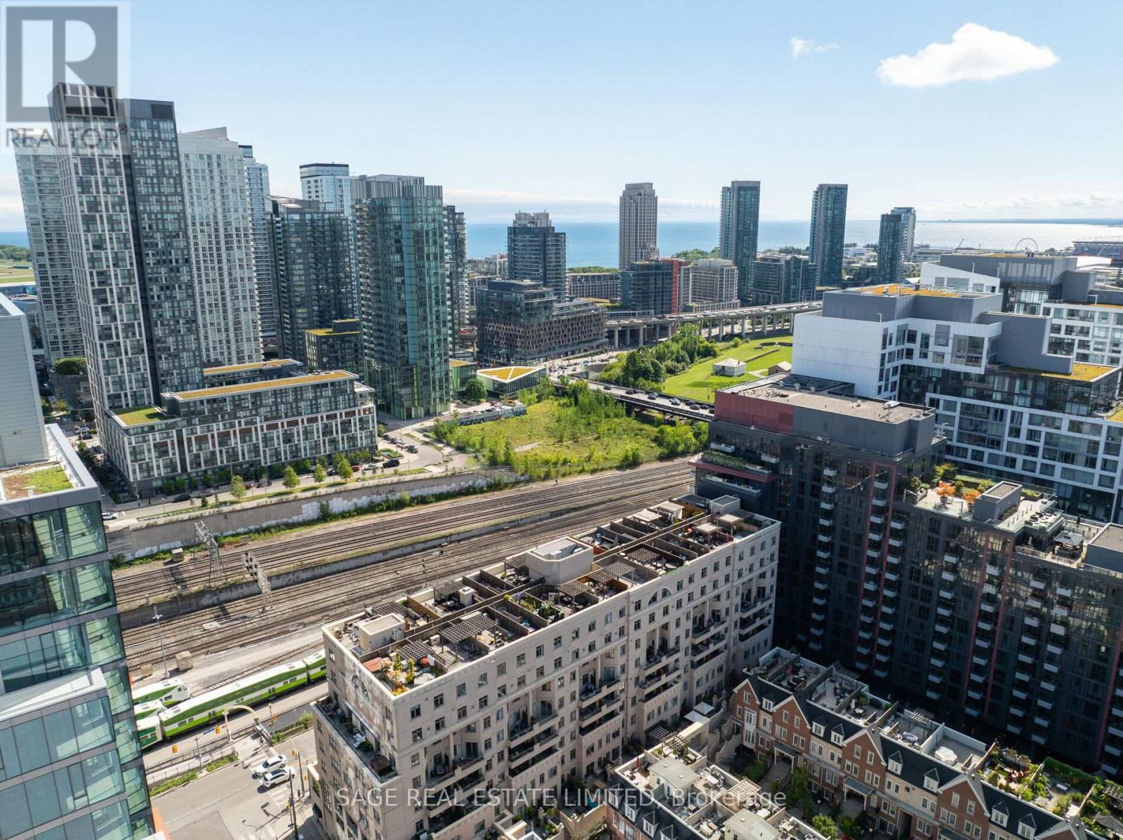 438 - 550 Front Street W, Toronto, ON - Outdoor With View
