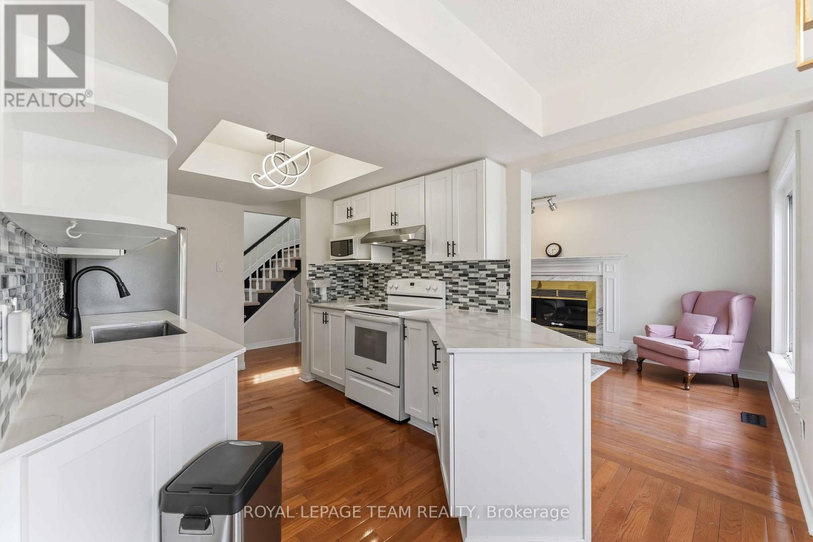 86 Sai Crescent, Ottawa, ON - Indoor Photo Showing Kitchen