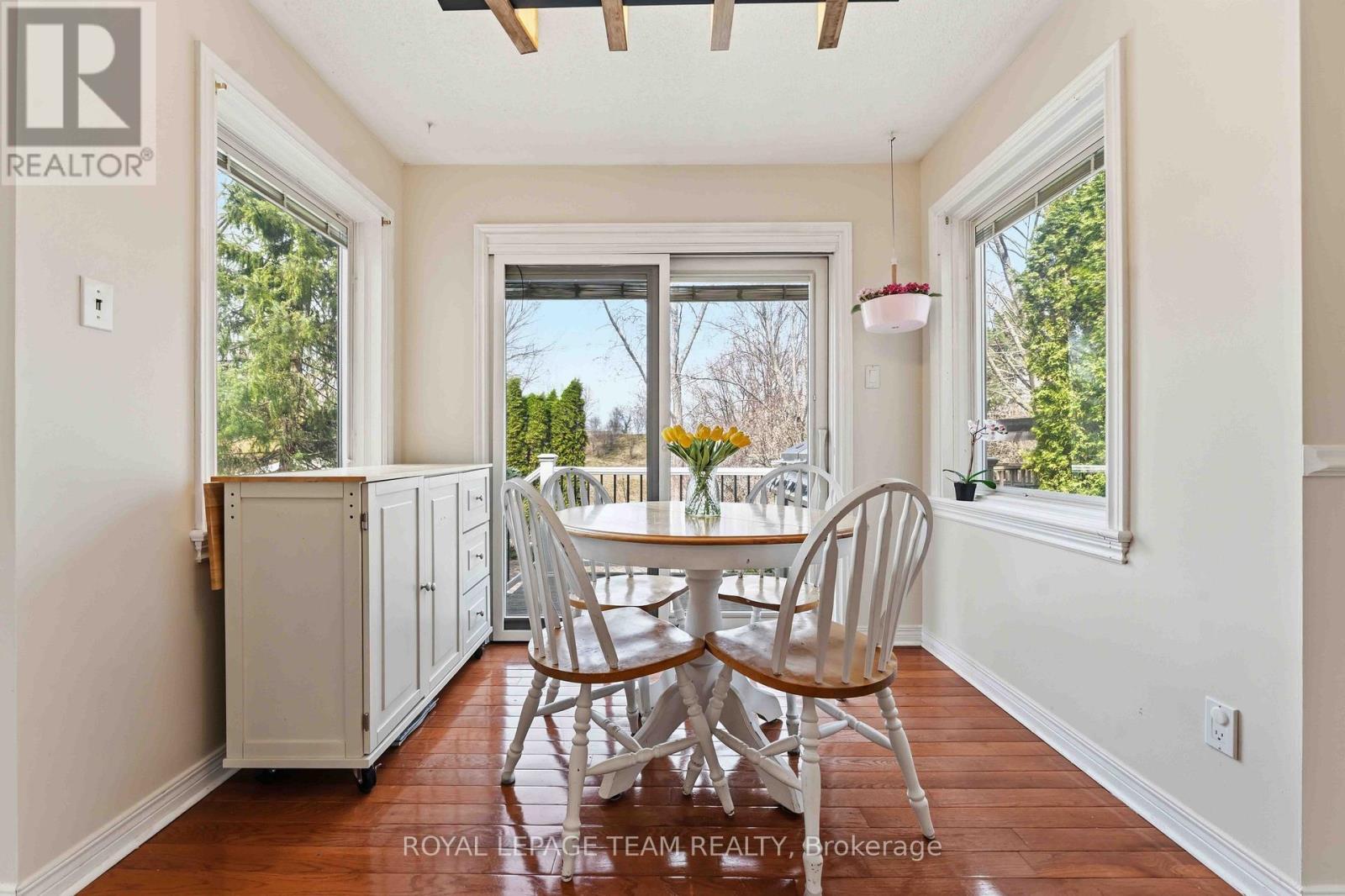 86 Sai Crescent, Ottawa, ON - Indoor Photo Showing Dining Room
