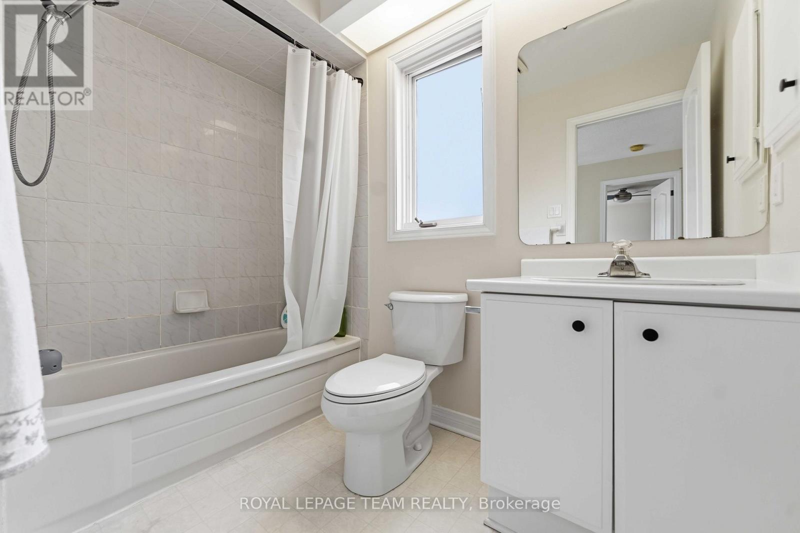 86 Sai Crescent, Ottawa, ON - Indoor Photo Showing Bathroom