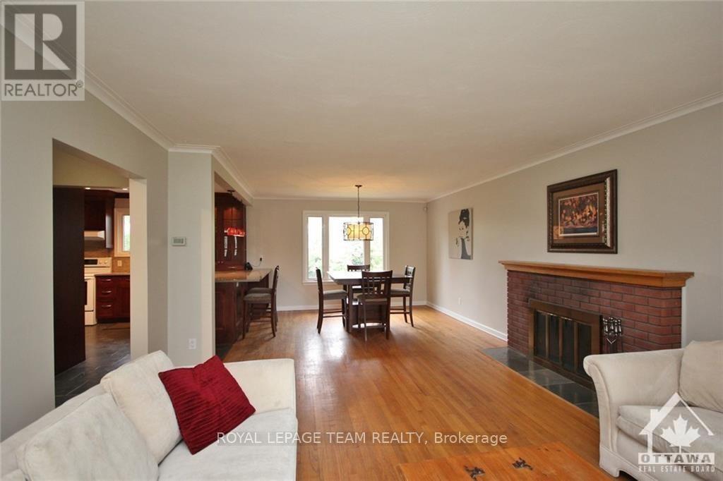 1805 Forman Avenue, Ottawa, ON - Indoor Photo Showing Living Room With Fireplace