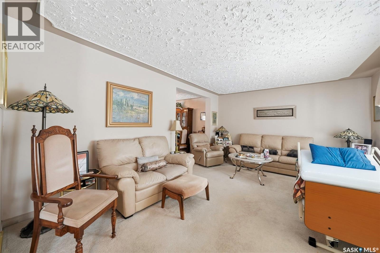 232 Dalhousie Crescent, Saskatoon, SK - Indoor Photo Showing Living Room