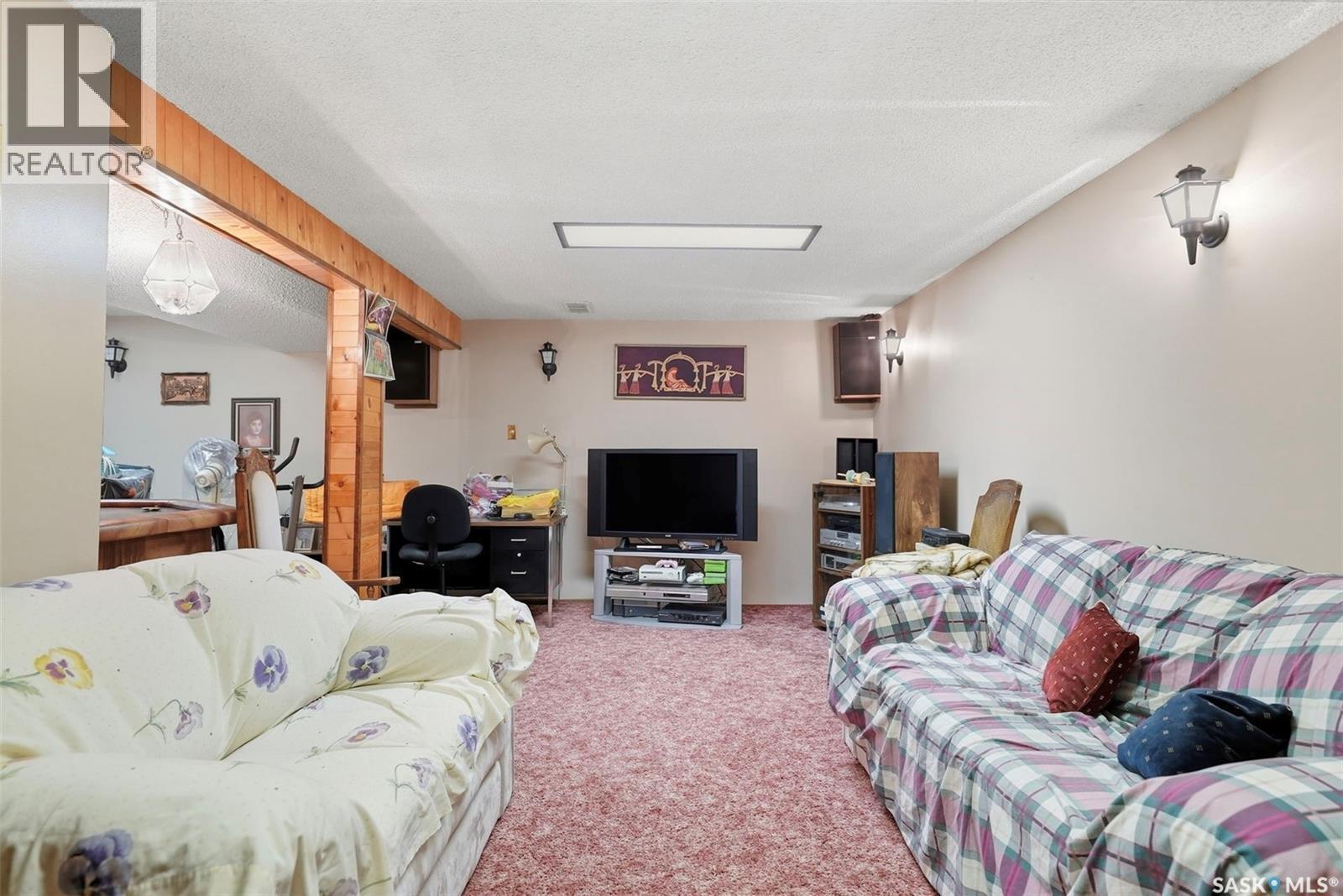 232 Dalhousie Crescent, Saskatoon, SK - Indoor
