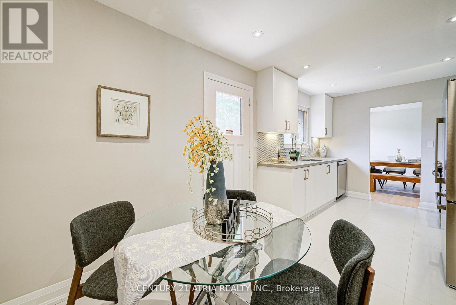 190 Romfield Circuit, Markham, ON - Indoor Photo Showing Dining Room