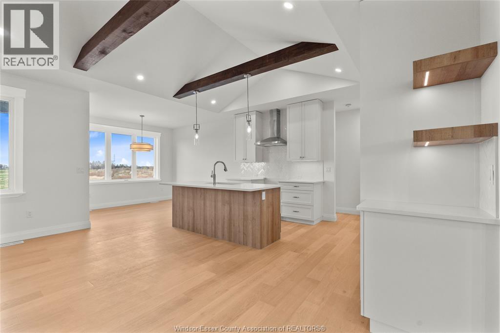 4438 Belmont, Comber, ON - Indoor Photo Showing Kitchen With Upgraded Kitchen