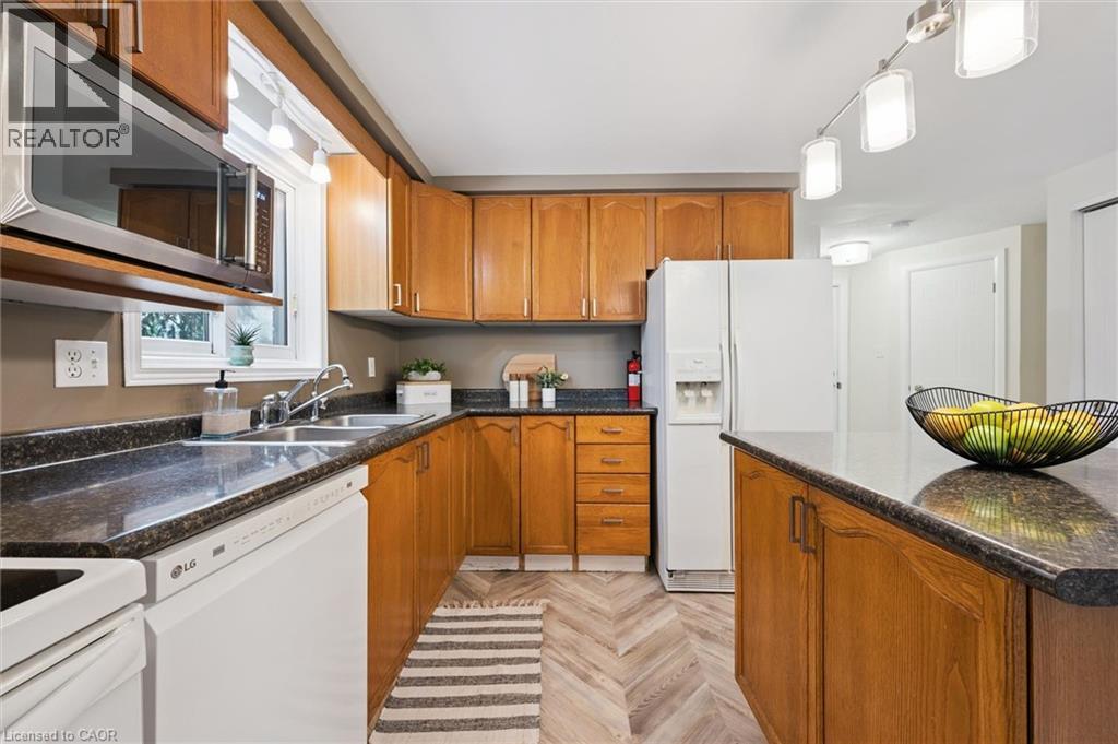 254 Auburn Drive, Waterloo, ON - Indoor Photo Showing Kitchen With Double Sink