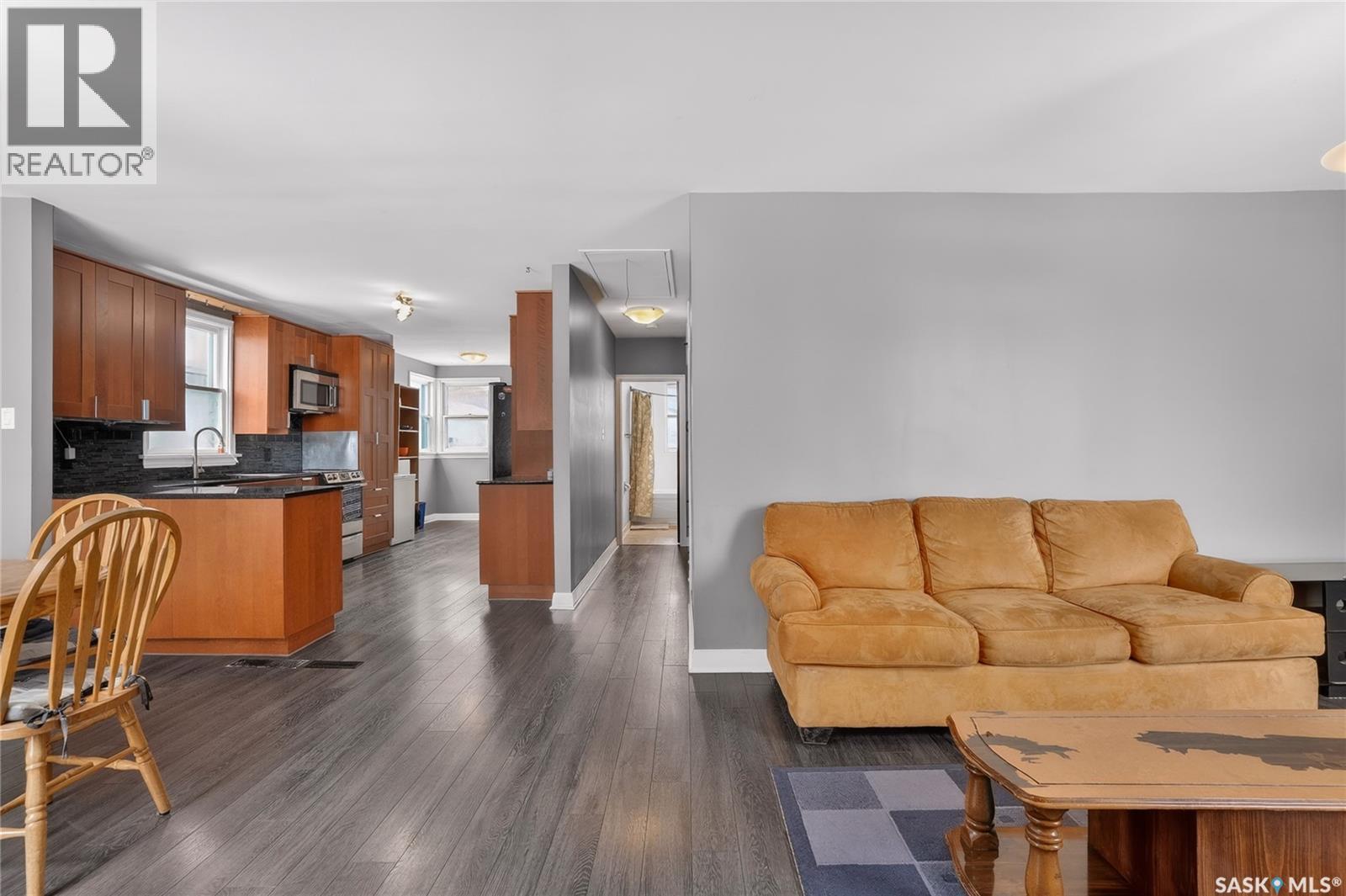 1231 Aird Street, Saskatoon, SK - Indoor Photo Showing Living Room