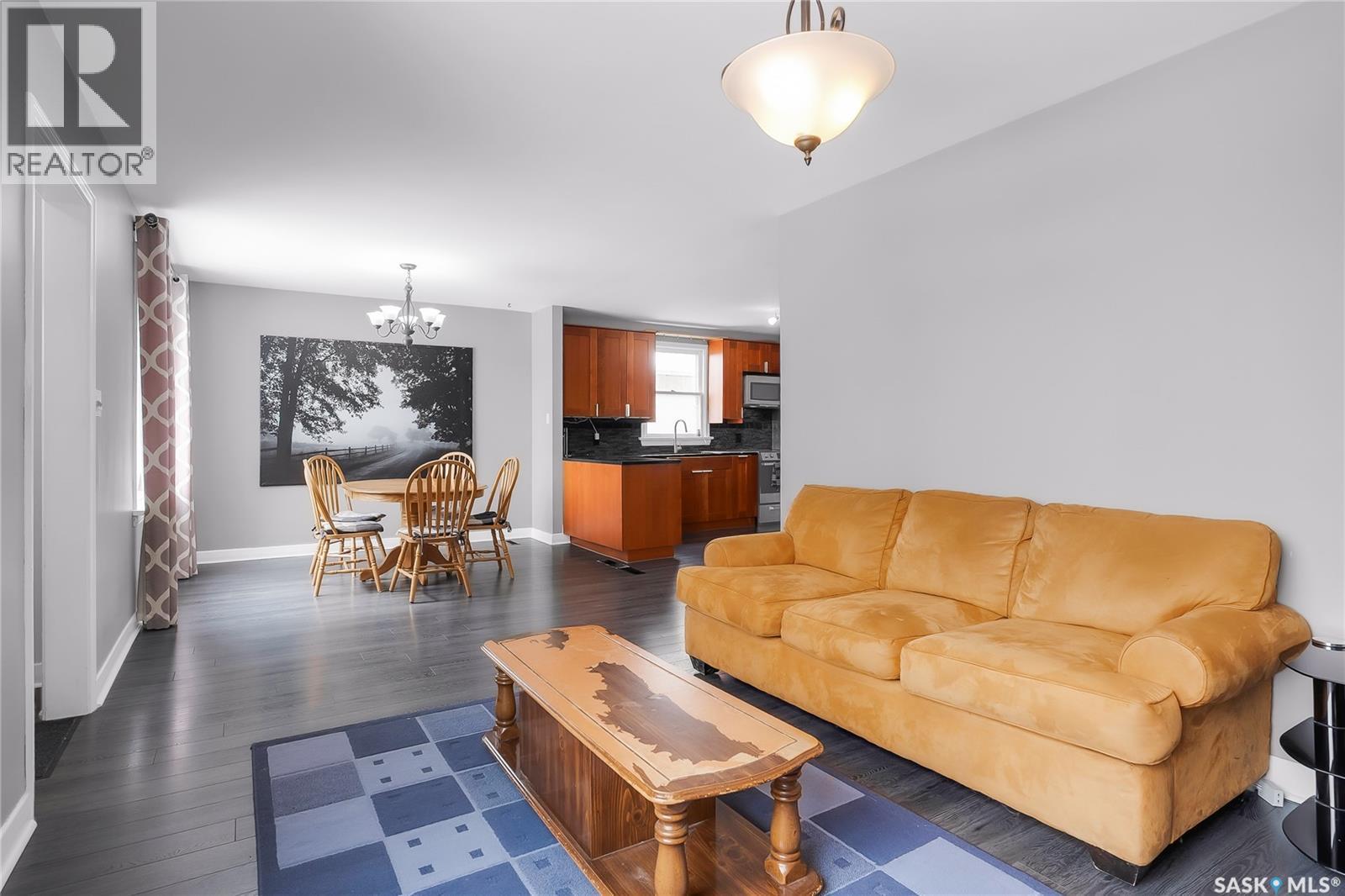 1231 Aird Street, Saskatoon, SK - Indoor Photo Showing Living Room