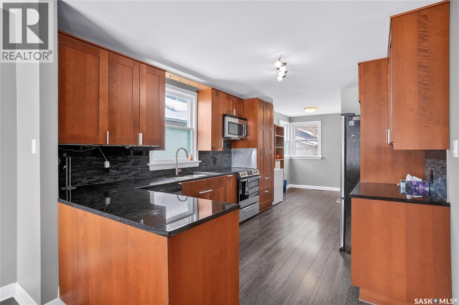 1231 Aird Street, Saskatoon, SK - Indoor Photo Showing Kitchen