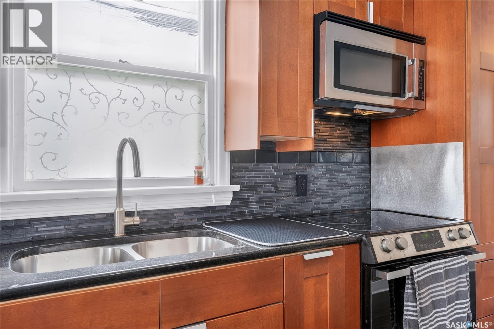 1231 Aird Street, Saskatoon, SK - Indoor Photo Showing Kitchen With Double Sink