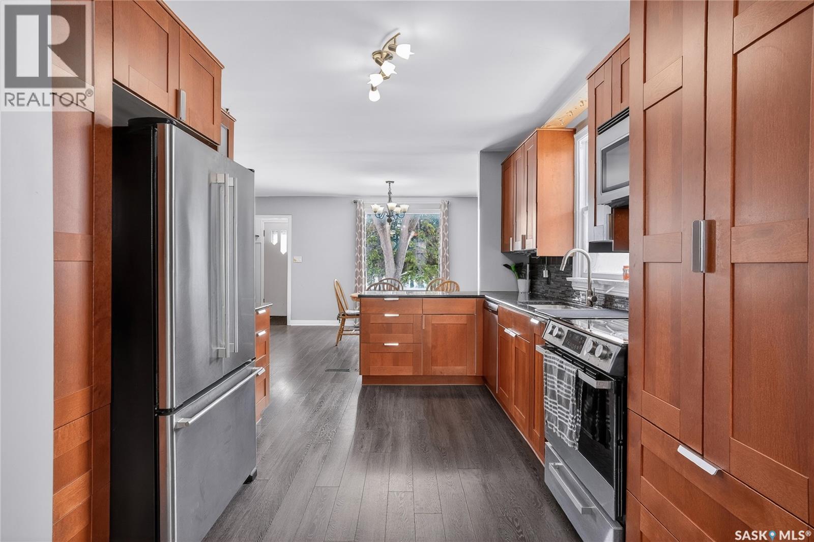 1231 Aird Street, Saskatoon, SK - Indoor Photo Showing Kitchen