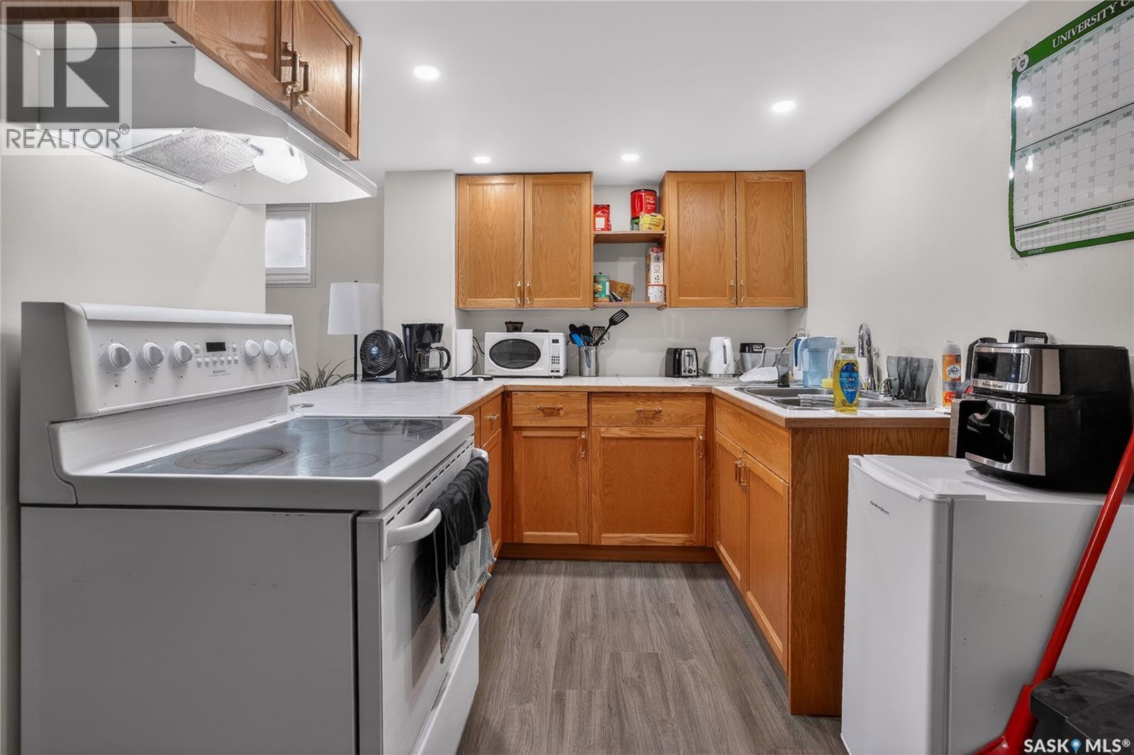 1231 Aird Street, Saskatoon, SK - Indoor Photo Showing Kitchen