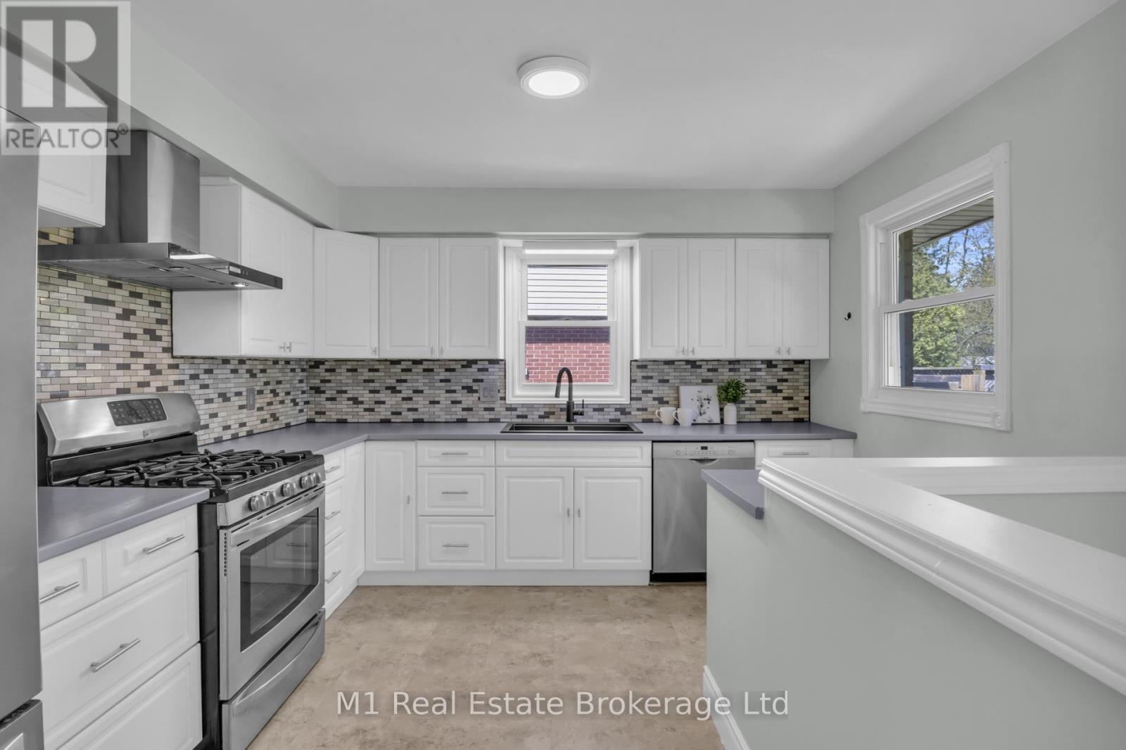 96 Siebert Avenue, Kitchener, ON - Indoor Photo Showing Kitchen With Upgraded Kitchen