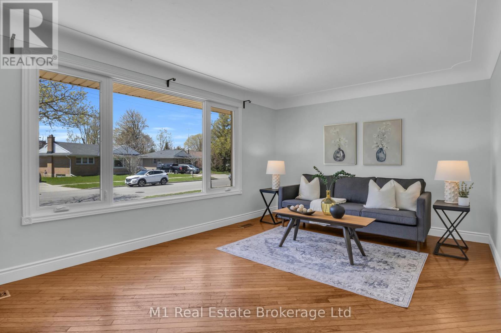 96 Siebert Avenue, Kitchener, ON - Indoor Photo Showing Living Room