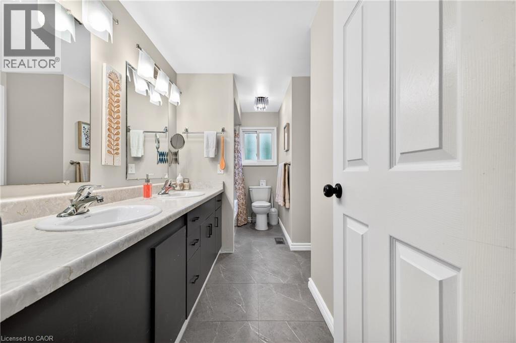 22 Novoco Drive, Hamilton, ON - Indoor Photo Showing Bathroom