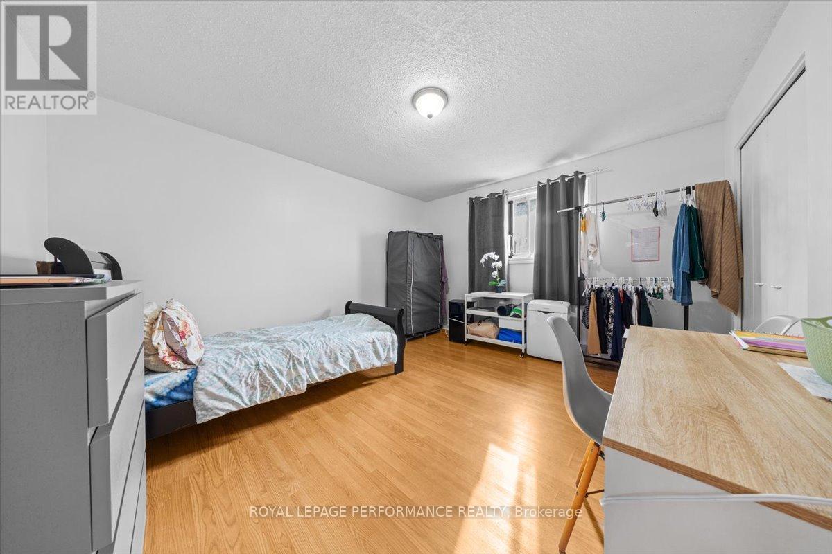 1702 Russell Road, Ottawa, ON - Indoor Photo Showing Bedroom