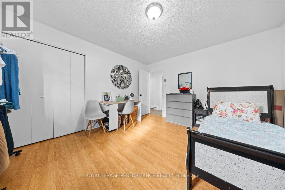 1702 Russell Road, Ottawa, ON - Indoor Photo Showing Bedroom