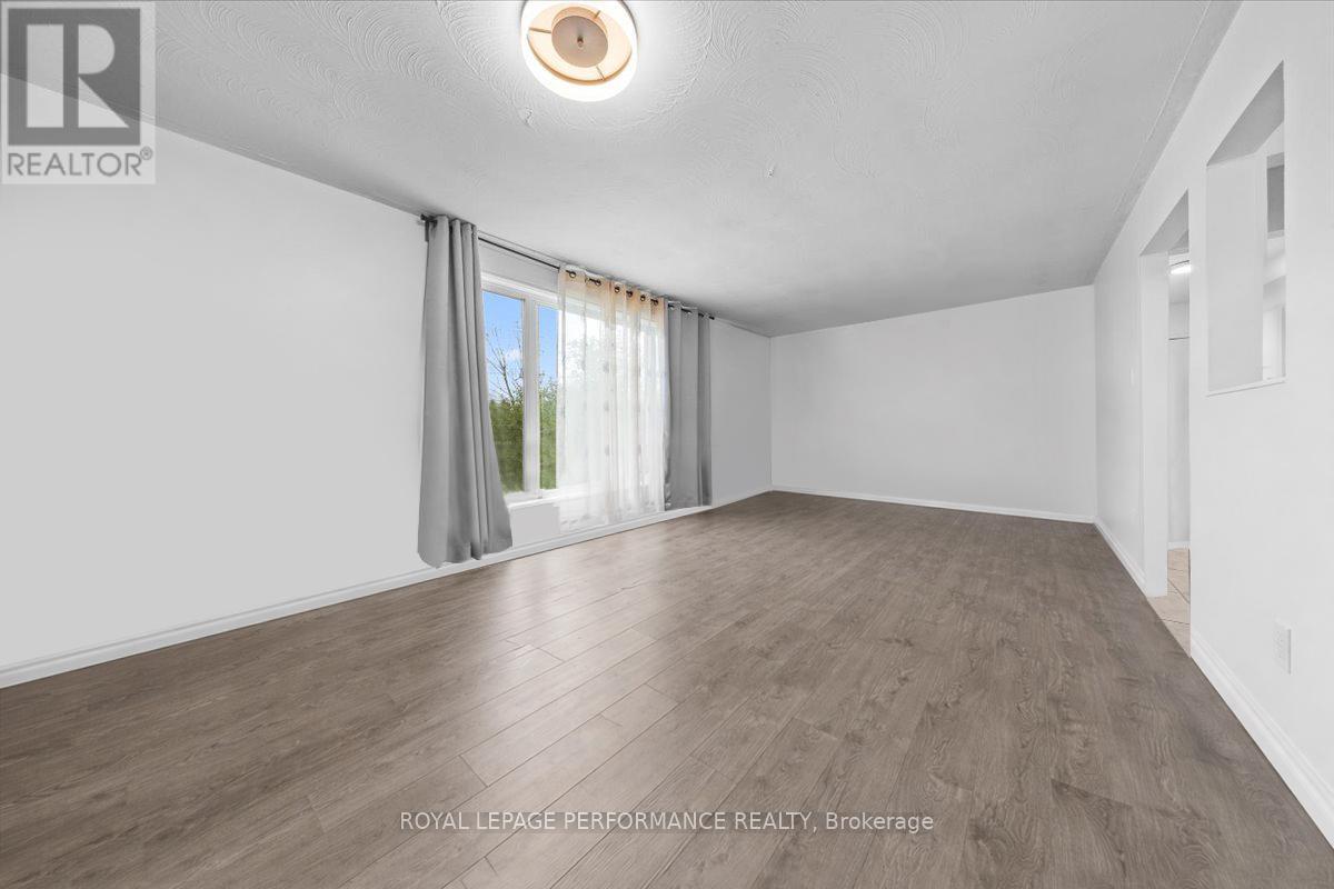 1702 Russell Road, Ottawa, ON - Indoor Photo Showing Other Room