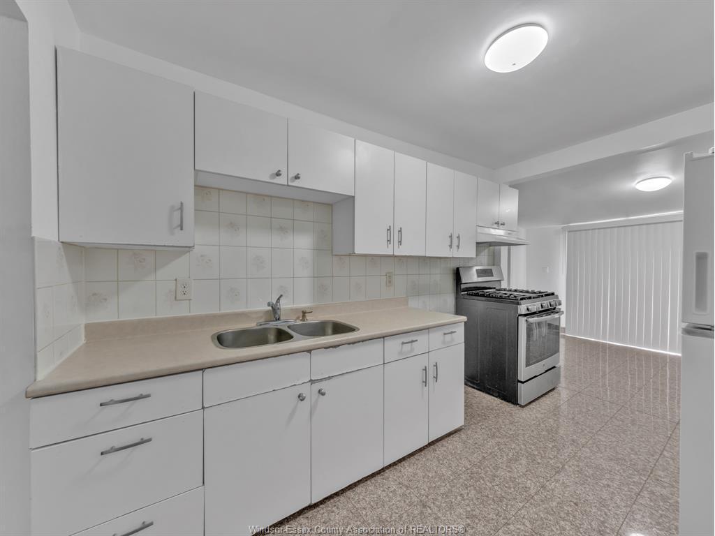 3748 Whitney, Windsor, ON