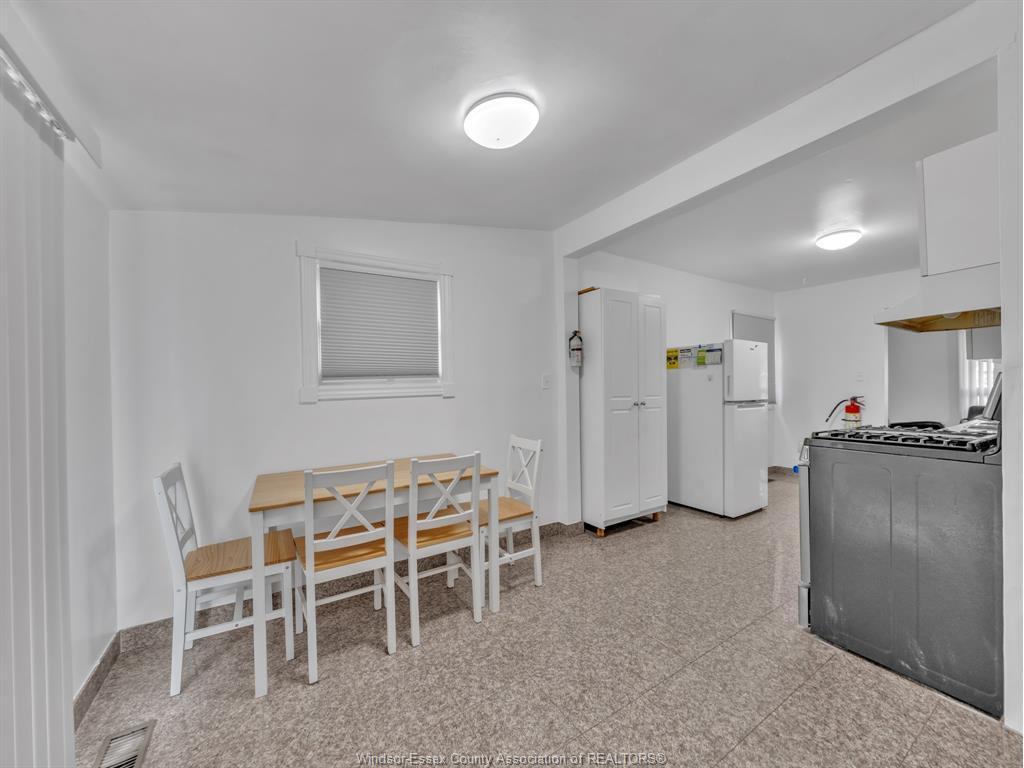 3748 Whitney, Windsor, ON