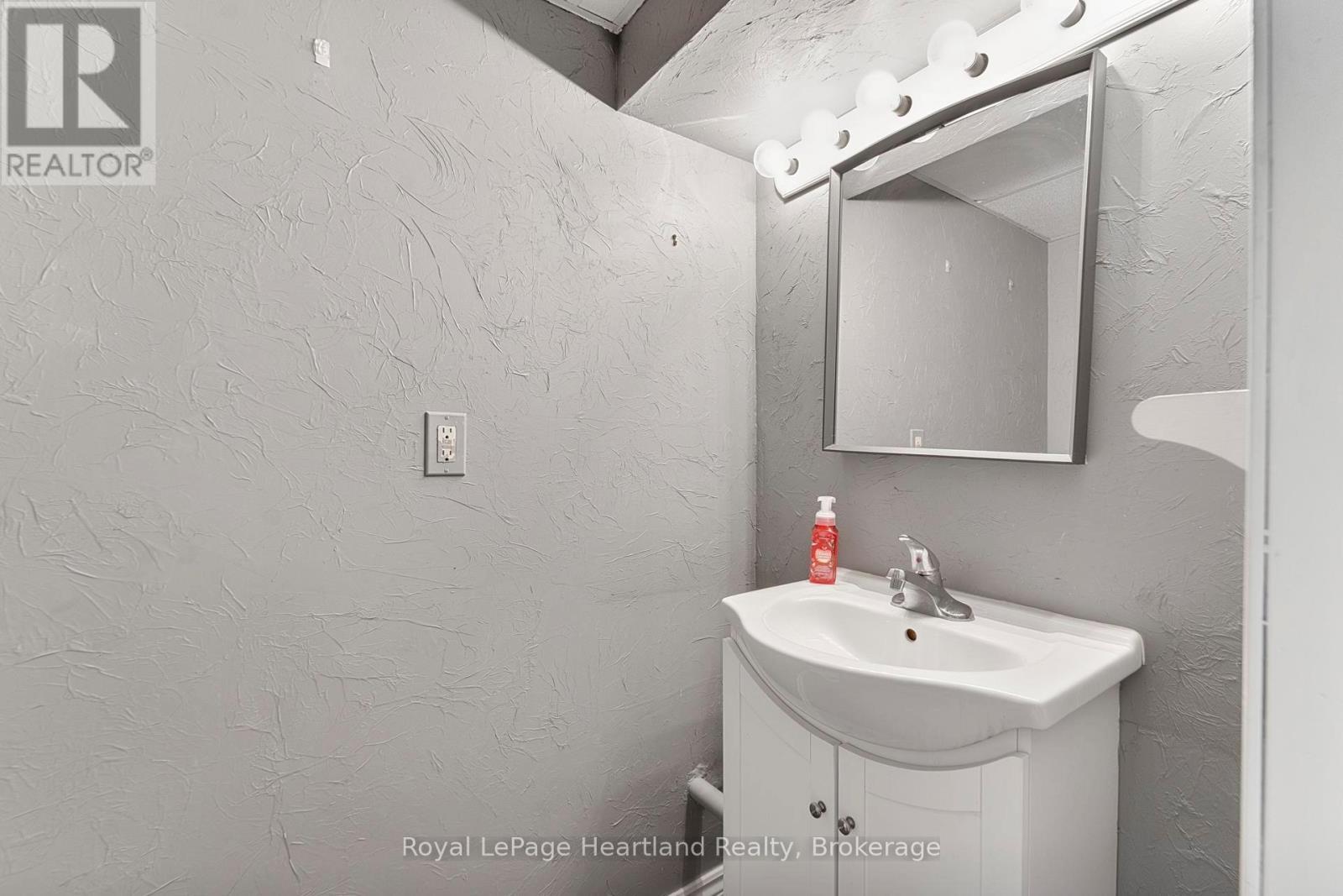 164 Bayfield Road, Goderich (Goderich (Town)), ON - Indoor Photo Showing Bathroom