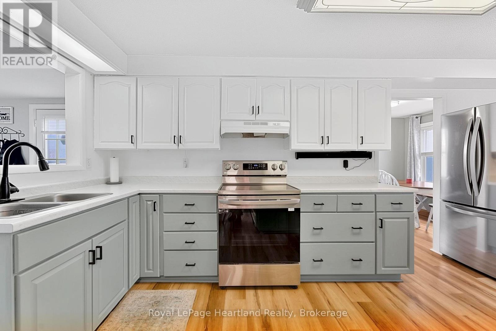164 Bayfield Road, Goderich (Goderich (Town)), ON - Indoor Photo Showing Kitchen With Double Sink