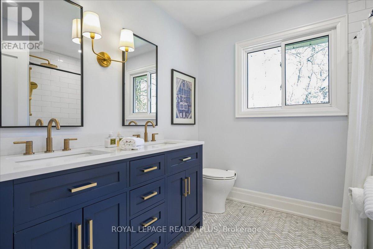 1594 Calumet Place, Mississauga, ON - Indoor Photo Showing Bathroom