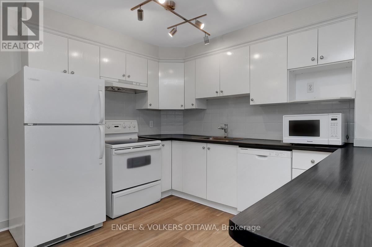 504 Hilson Avenue, Ottawa, ON - Indoor Photo Showing Kitchen With Double Sink
