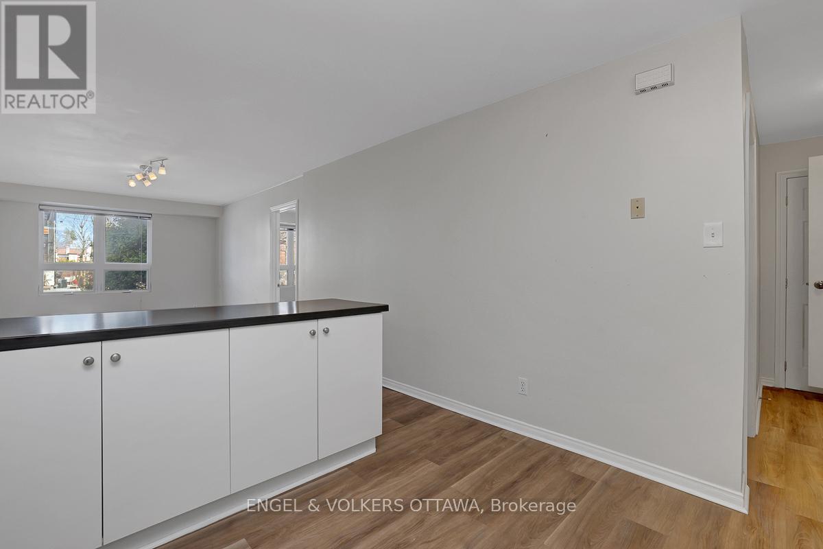 504 Hilson Avenue, Ottawa, ON - Indoor Photo Showing Other Room