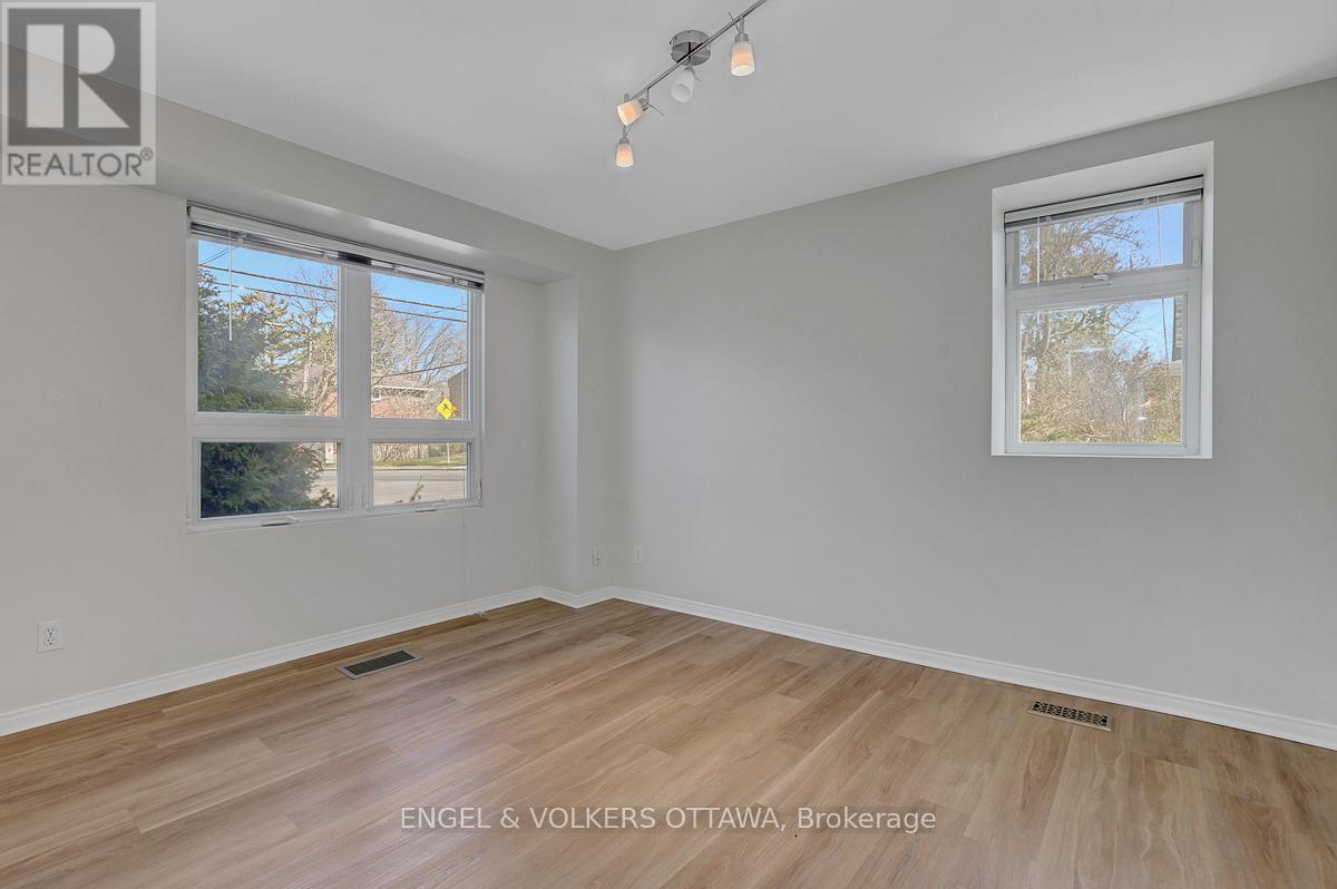 504 Hilson Avenue, Ottawa, ON - Indoor Photo Showing Other Room