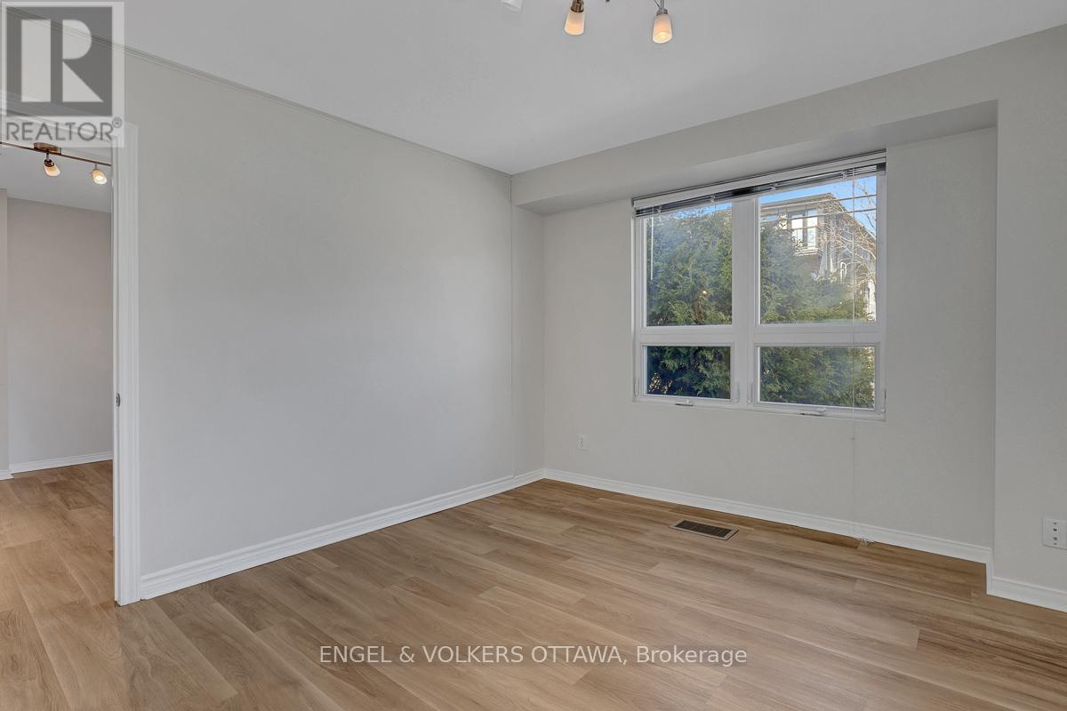 504 Hilson Avenue, Ottawa, ON - Indoor Photo Showing Other Room