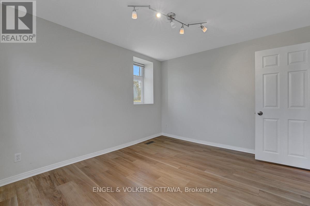 504 Hilson Avenue, Ottawa, ON - Indoor Photo Showing Other Room