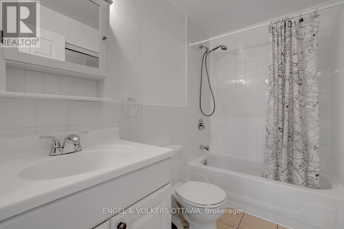 504 Hilson Avenue, Ottawa, ON - Indoor Photo Showing Bathroom