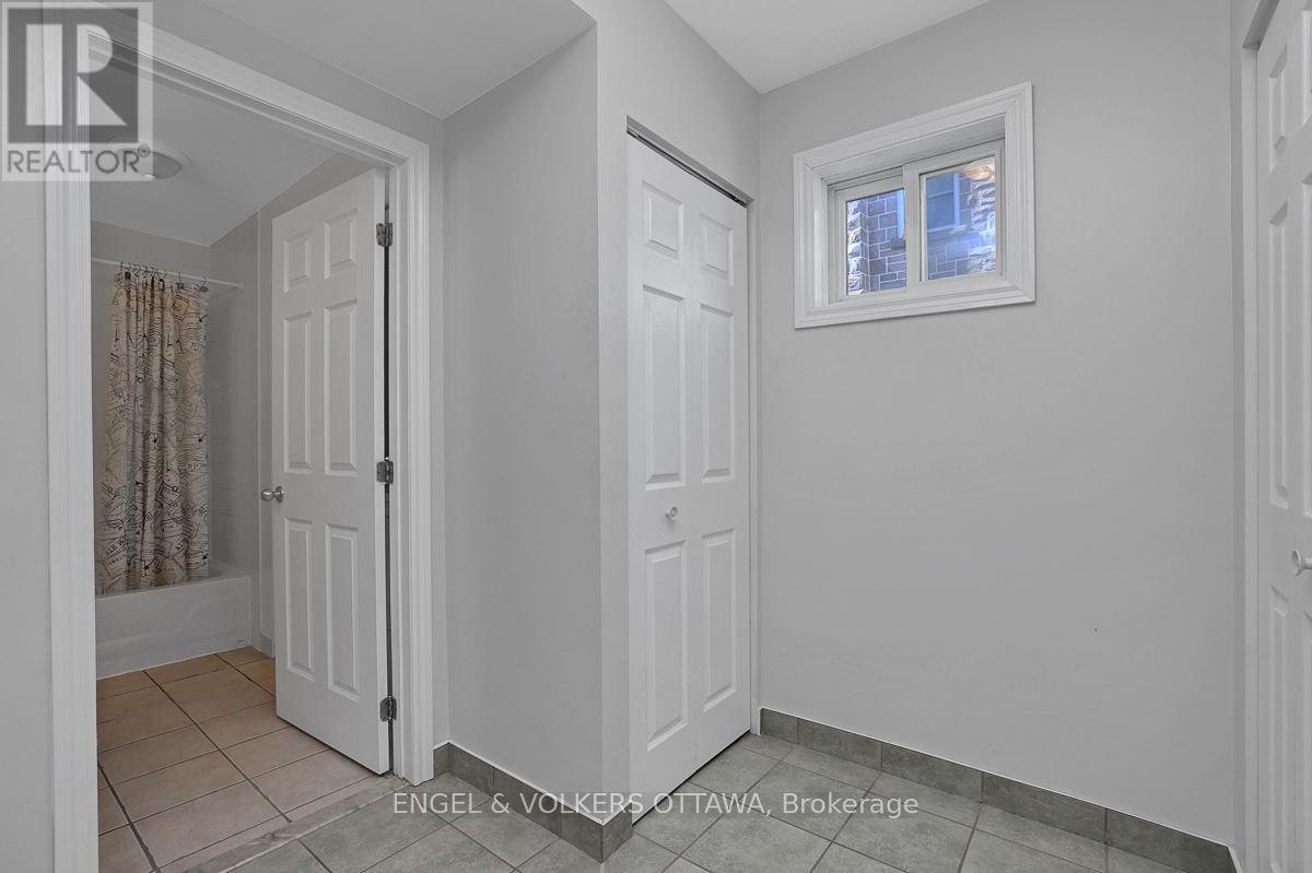 504 Hilson Avenue, Ottawa, ON - Indoor Photo Showing Other Room