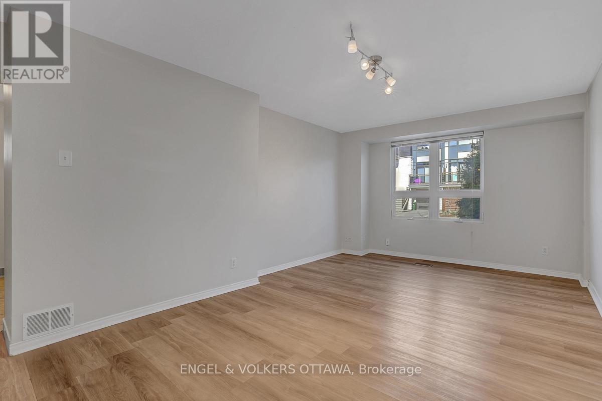 504 Hilson Avenue, Ottawa, ON - Indoor Photo Showing Other Room