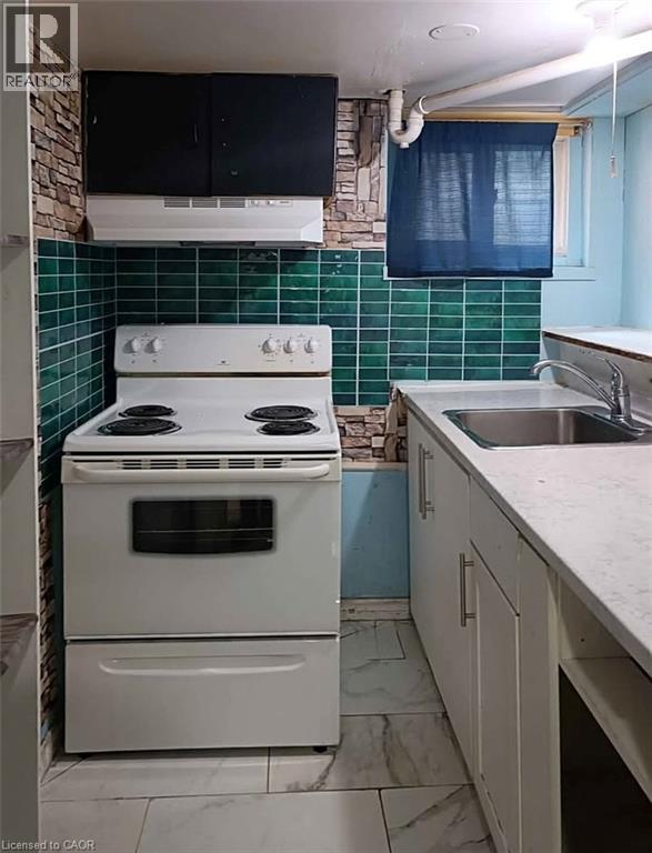 5 West 3Rd Street, Hamilton, ON - Indoor Photo Showing Kitchen