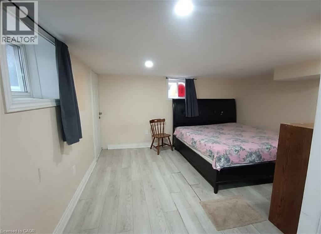 5 West 3Rd Street, Hamilton, ON - Indoor Photo Showing Bedroom