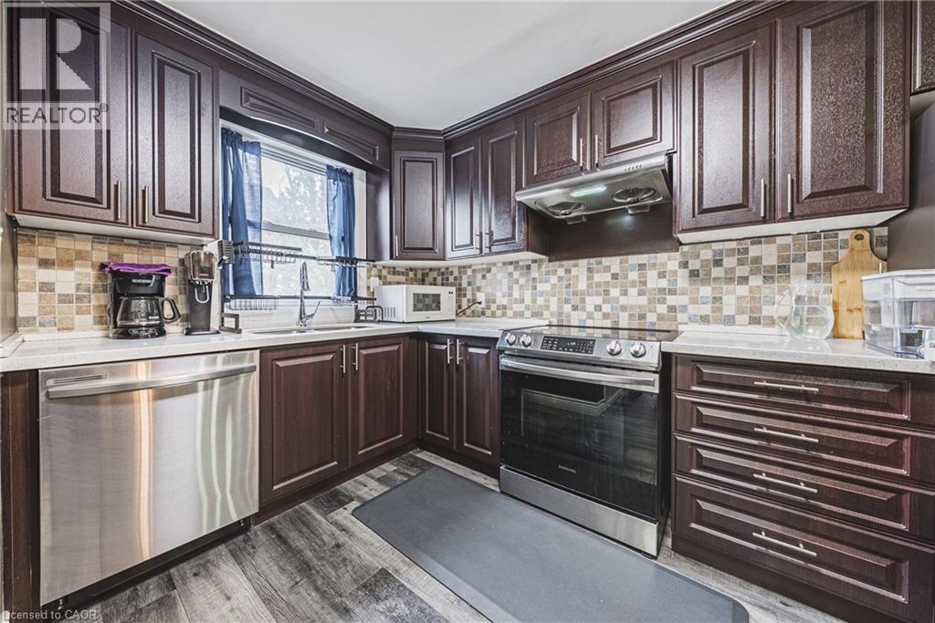 5 West 3Rd Street, Hamilton, ON - Indoor Photo Showing Kitchen With Upgraded Kitchen