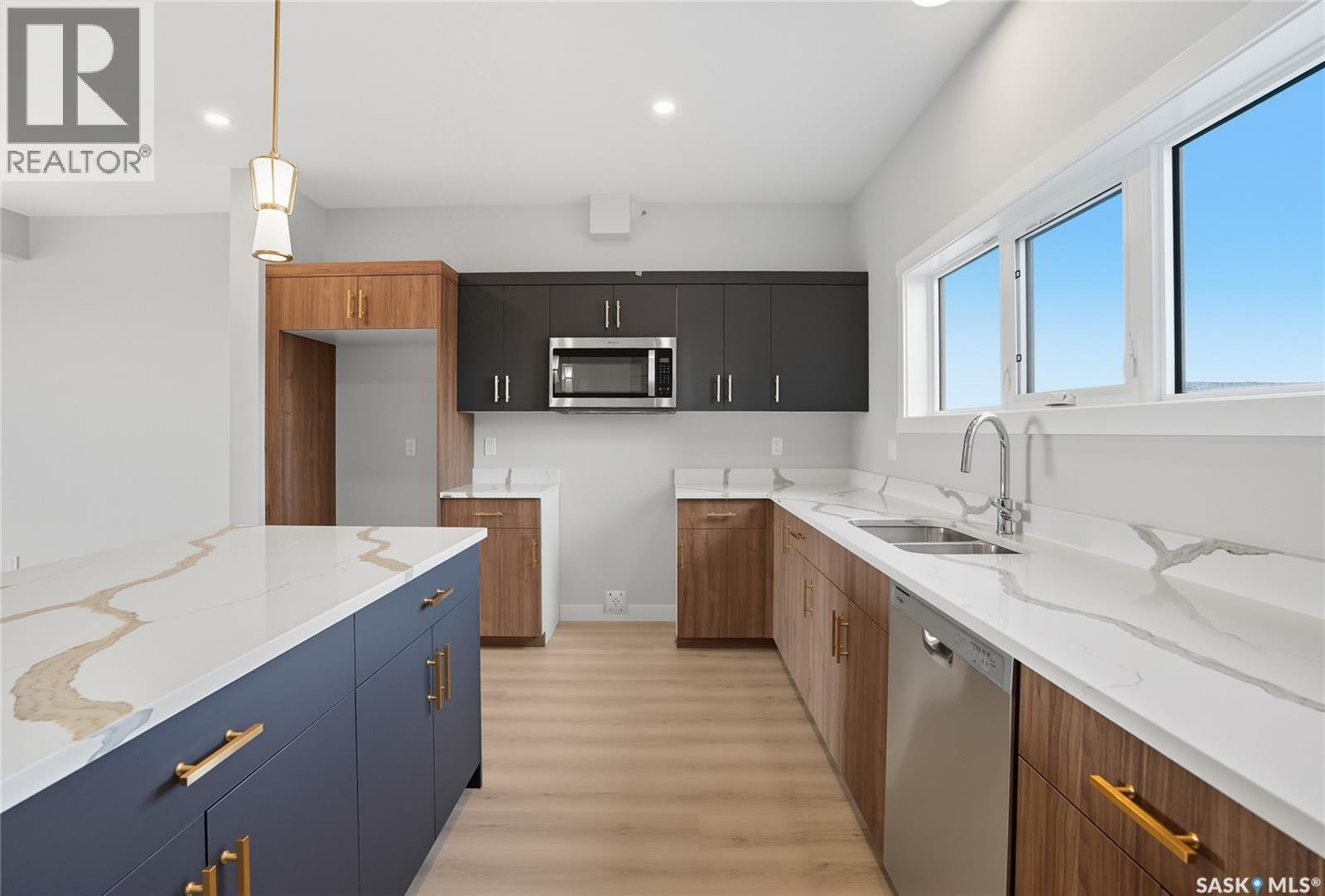 22 Taskamanwa Terrace, Saskatoon, SK - Indoor Photo Showing Kitchen With Double Sink