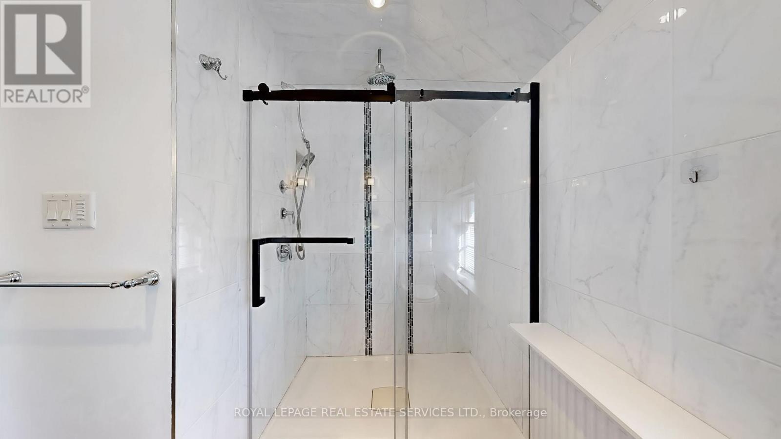 19 Strathgowan Crescent, Toronto, ON - Indoor Photo Showing Bathroom
