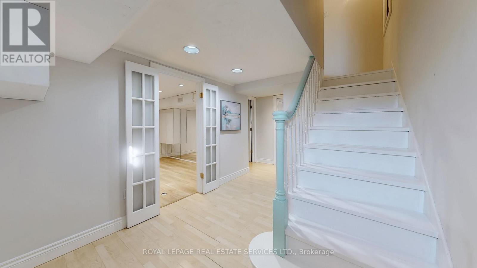 19 Strathgowan Crescent, Toronto, ON - Indoor Photo Showing Other Room